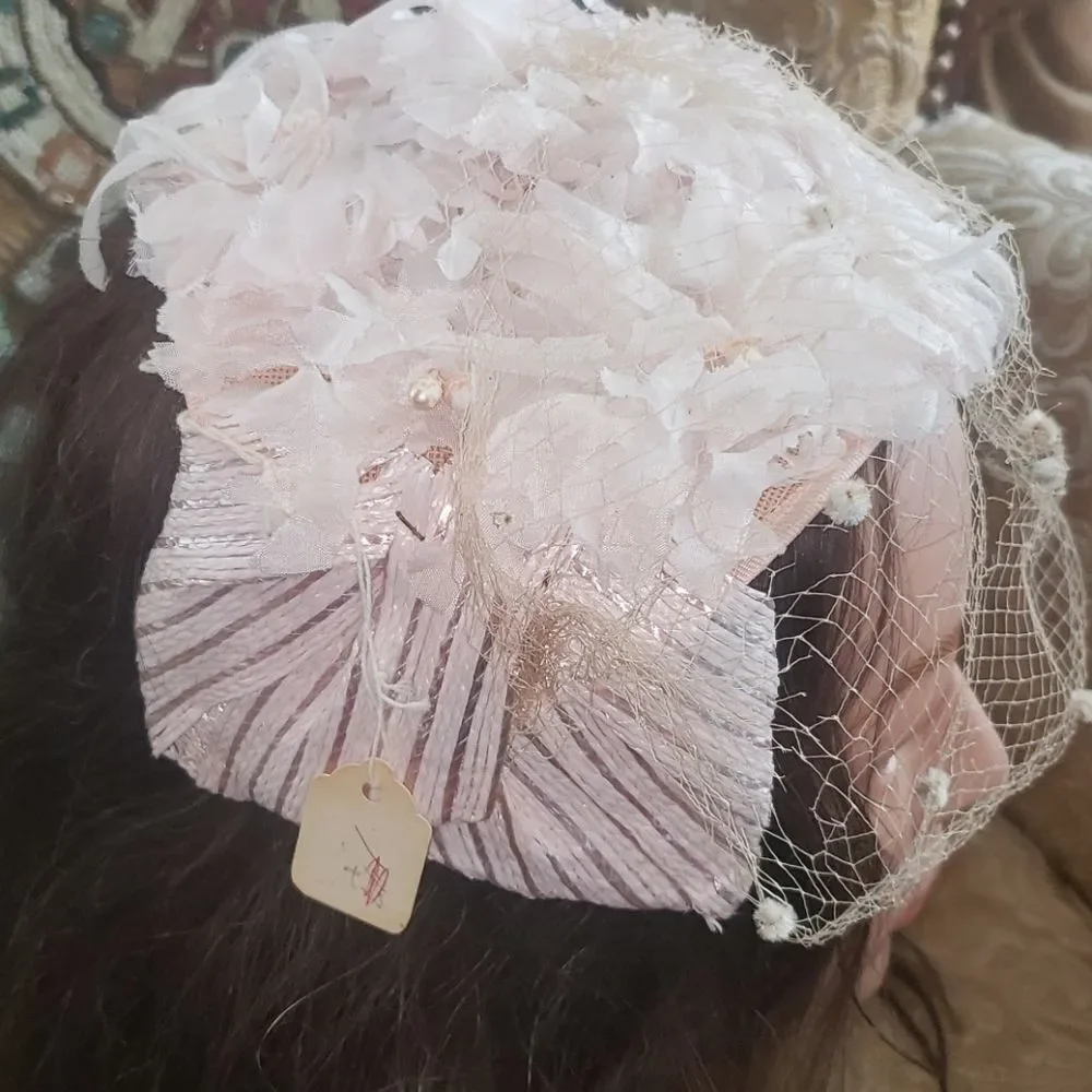 VNTG Elegant 1920's Soft Pink Hat - Picture 5 of 13